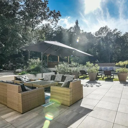 Dupont D'avignon Villa *